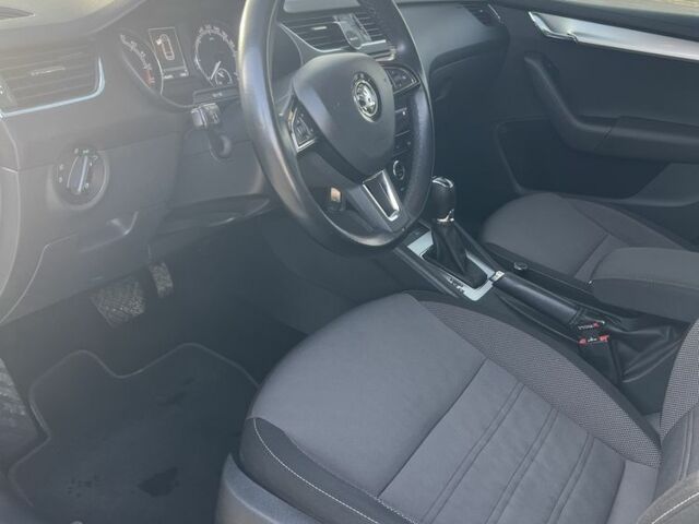 Белый Шкода Октавия, объемом двигателя 2 л и пробегом 247 тыс. км за 13500 $, фото 9 на Automoto.ua