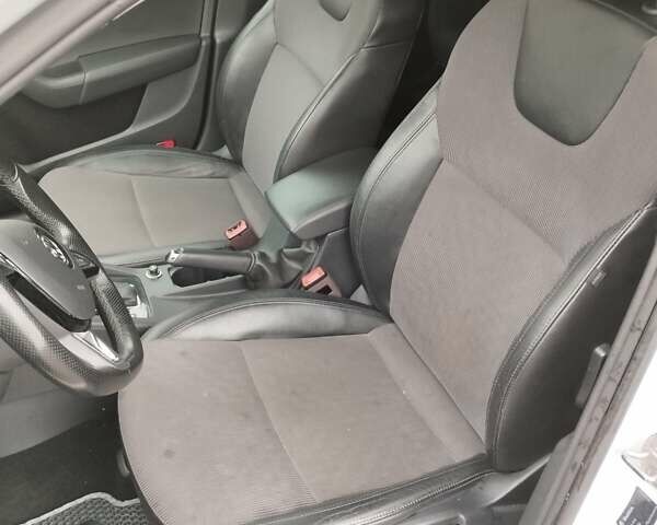 Белый Шкода Октавия, объемом двигателя 1.97 л и пробегом 275 тыс. км за 15200 $, фото 12 на Automoto.ua