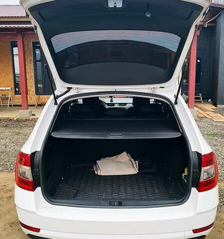 Белый Шкода Октавия, объемом двигателя 1.6 л и пробегом 342 тыс. км за 10800 $, фото 2 на Automoto.ua