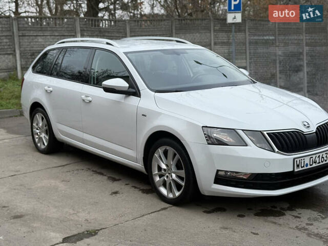 Белый Шкода Октавия, объемом двигателя 1.6 л и пробегом 218 тыс. км за 12950 $, фото 10 на Automoto.ua