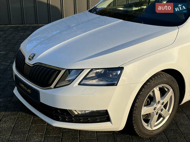 Белый Шкода Октавия, объемом двигателя 1.97 л и пробегом 250 тыс. км за 12500 $, фото 6 на Automoto.ua