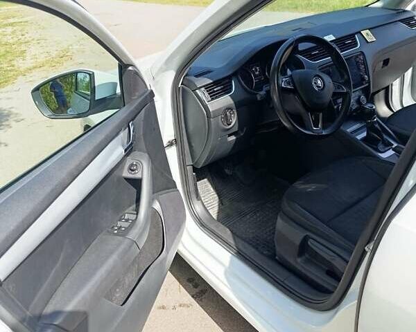 Білий Шкода Октавія, об'ємом двигуна 2 л та пробігом 258 тис. км за 13200 $, фото 3 на Automoto.ua