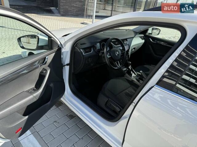 Белый Шкода Октавия, объемом двигателя 2 л и пробегом 220 тыс. км за 15999 $, фото 75 на Automoto.ua