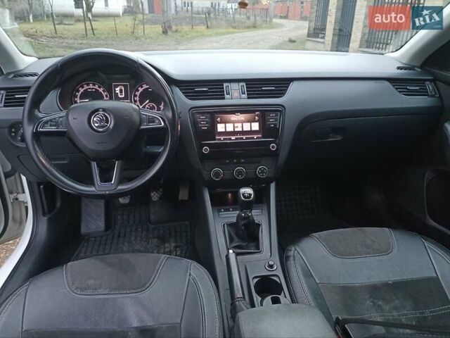 Білий Шкода Октавія, об'ємом двигуна 1.6 л та пробігом 247 тис. км за 10900 $, фото 7 на Automoto.ua