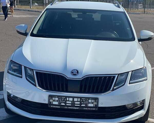 Белый Шкода Октавия, объемом двигателя 2 л и пробегом 220 тыс. км за 16200 $, фото 118 на Automoto.ua