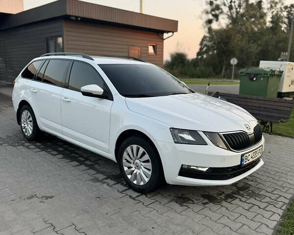 Белый Шкода Октавия, объемом двигателя 1.6 л и пробегом 221 тыс. км за 11500 $, фото 10 на Automoto.ua