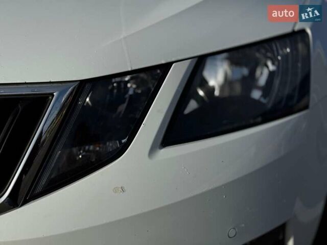 Білий Шкода Октавія, об'ємом двигуна 1.6 л та пробігом 236 тис. км за 12100 $, фото 10 на Automoto.ua