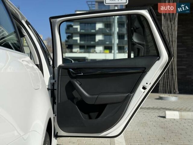 Белый Шкода Октавия, объемом двигателя 2 л и пробегом 220 тыс. км за 15999 $, фото 111 на Automoto.ua