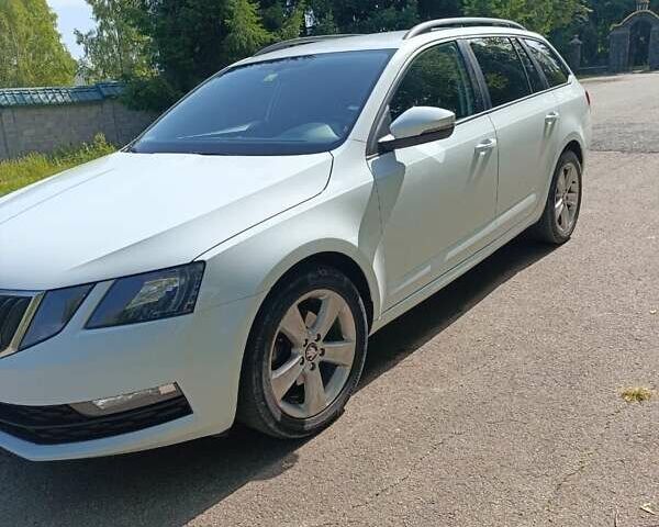 Білий Шкода Октавія, об'ємом двигуна 2 л та пробігом 258 тис. км за 13200 $, фото 10 на Automoto.ua
