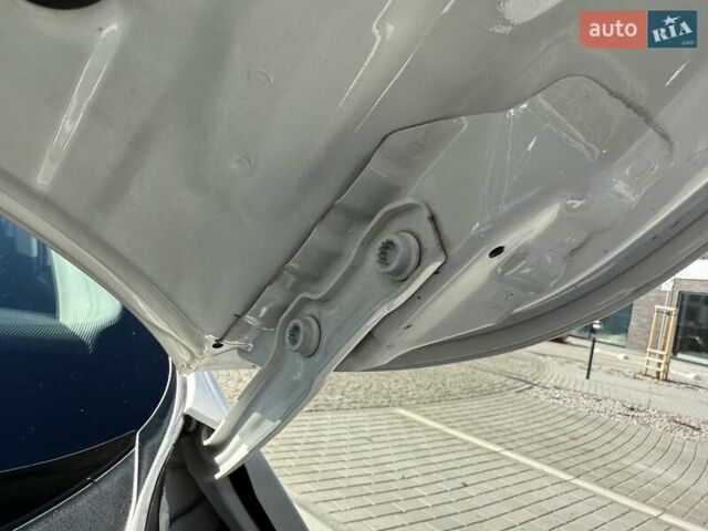Белый Шкода Октавия, объемом двигателя 2 л и пробегом 220 тыс. км за 15999 $, фото 66 на Automoto.ua
