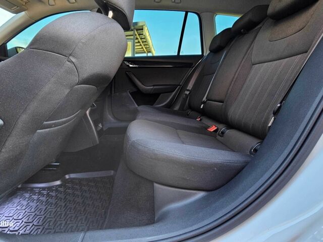 Белый Шкода Октавия, объемом двигателя 1.6 л и пробегом 245 тыс. км за 12500 $, фото 8 на Automoto.ua