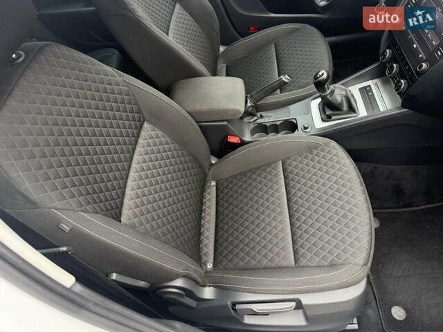 Белый Шкода Октавия, объемом двигателя 1.6 л и пробегом 218 тыс. км за 12950 $, фото 25 на Automoto.ua