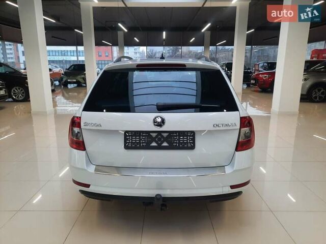 Белый Шкода Октавия, объемом двигателя 1.6 л и пробегом 214 тыс. км за 12900 $, фото 3 на Automoto.ua