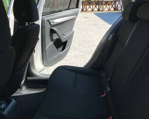 Білий Шкода Октавія, об'ємом двигуна 1.6 л та пробігом 284 тис. км за 14000 $, фото 27 на Automoto.ua