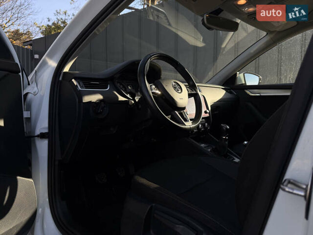 Білий Шкода Октавія, об'ємом двигуна 1.97 л та пробігом 250 тис. км за 13300 $, фото 27 на Automoto.ua