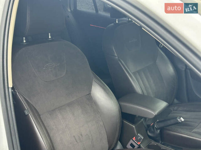 Белый Шкода Октавия, объемом двигателя 2 л и пробегом 240 тыс. км за 17499 $, фото 14 на Automoto.ua