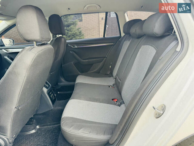 Белый Шкода Октавия, объемом двигателя 1.97 л и пробегом 245 тыс. км за 17500 $, фото 19 на Automoto.ua