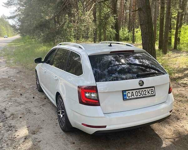 Белый Шкода Октавия, объемом двигателя 1.6 л и пробегом 280 тыс. км за 13900 $, фото 6 на Automoto.ua