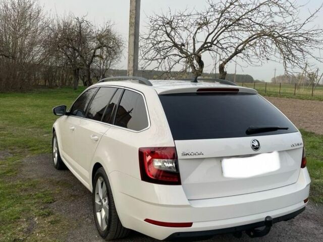 Белый Шкода Октавия, объемом двигателя 1.6 л и пробегом 200 тыс. км за 13700 $, фото 1 на Automoto.ua