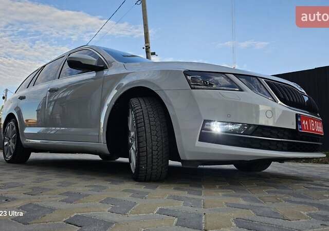 Белый Шкода Октавия, объемом двигателя 1.6 л и пробегом 245 тыс. км за 12499 $, фото 2 на Automoto.ua