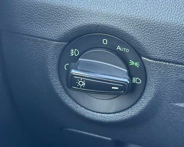 Білий Шкода Октавія, об'ємом двигуна 1.6 л та пробігом 155 тис. км за 12300 $, фото 12 на Automoto.ua