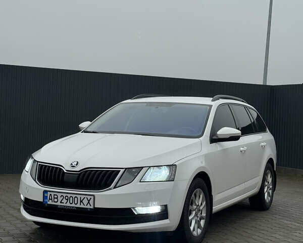 Белый Шкода Октавия, объемом двигателя 1.6 л и пробегом 280 тыс. км за 11900 $, фото 7 на Automoto.ua