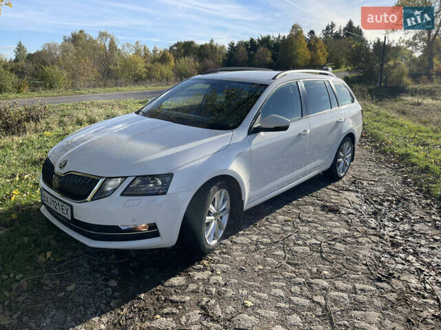 Белый Шкода Октавия, объемом двигателя 1.6 л и пробегом 175 тыс. км за 16500 $, фото 4 на Automoto.ua