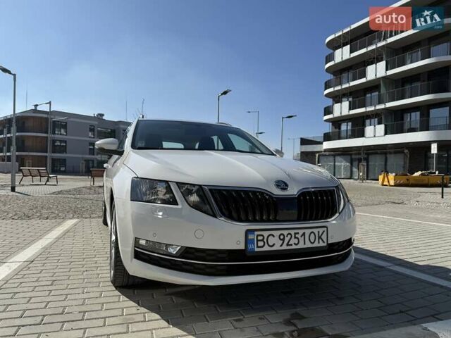 Белый Шкода Октавия, объемом двигателя 2 л и пробегом 220 тыс. км за 15999 $, фото 130 на Automoto.ua
