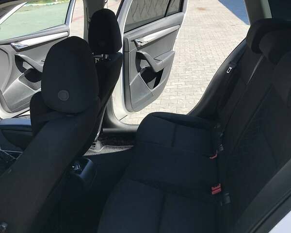 Білий Шкода Октавія, об'ємом двигуна 1.6 л та пробігом 284 тис. км за 14000 $, фото 26 на Automoto.ua