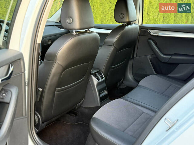 Белый Шкода Октавия, объемом двигателя 2 л и пробегом 183 тыс. км за 14300 $, фото 49 на Automoto.ua