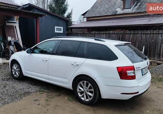 Белый Шкода Октавия, объемом двигателя 1.6 л и пробегом 342 тыс. км за 10800 $, фото 12 на Automoto.ua
