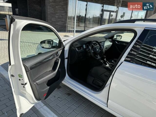 Белый Шкода Октавия, объемом двигателя 2 л и пробегом 220 тыс. км за 15999 $, фото 76 на Automoto.ua