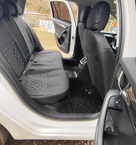 Белый Шкода Октавия, объемом двигателя 1.6 л и пробегом 342 тыс. км за 10800 $, фото 5 на Automoto.ua