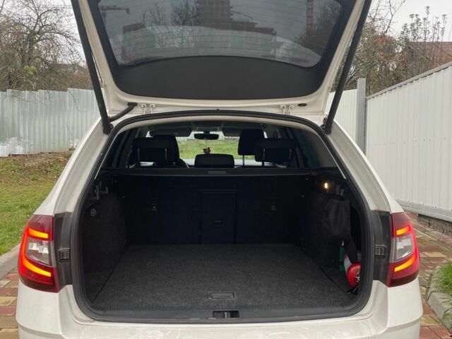 Белый Шкода Октавия, объемом двигателя 1.6 л и пробегом 200 тыс. км за 13700 $, фото 3 на Automoto.ua