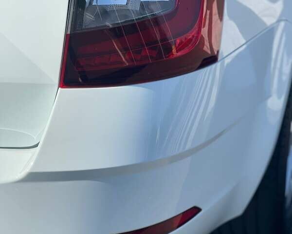 Белый Шкода Октавия, объемом двигателя 2 л и пробегом 220 тыс. км за 16200 $, фото 143 на Automoto.ua