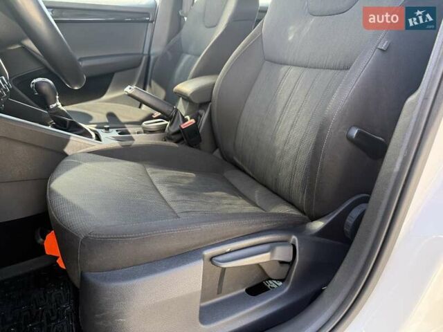 Белый Шкода Октавия, объемом двигателя 2 л и пробегом 220 тыс. км за 15999 $, фото 99 на Automoto.ua