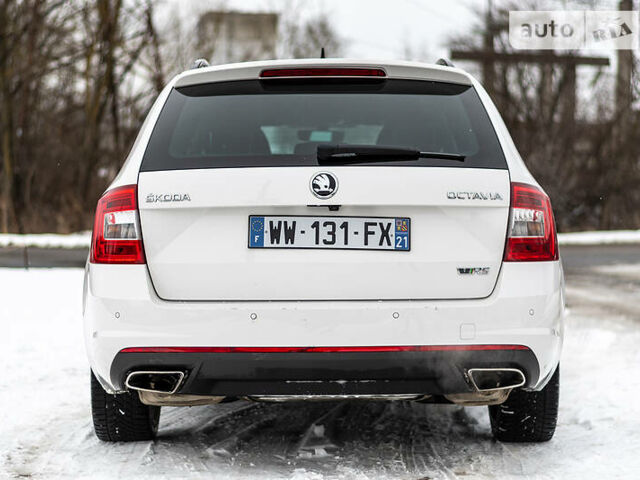 Белый Шкода Октавия, объемом двигателя 2 л и пробегом 260 тыс. км за 13000 $, фото 5 на Automoto.ua