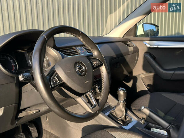 Белый Шкода Октавия, объемом двигателя 1.97 л и пробегом 250 тыс. км за 12500 $, фото 27 на Automoto.ua