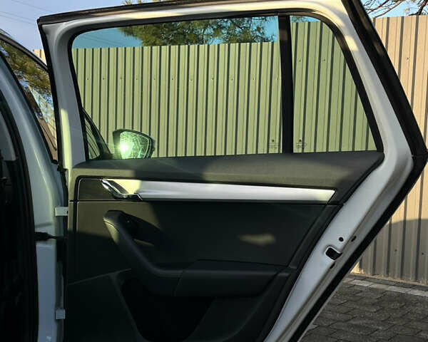 Белый Шкода Октавия, объемом двигателя 1.97 л и пробегом 250 тыс. км за 12500 $, фото 26 на Automoto.ua