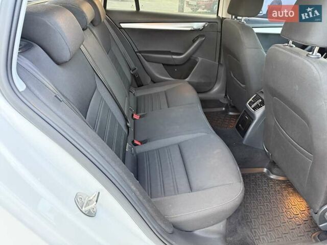 Белый Шкода Октавия, объемом двигателя 1.97 л и пробегом 222 тыс. км за 14900 $, фото 15 на Automoto.ua