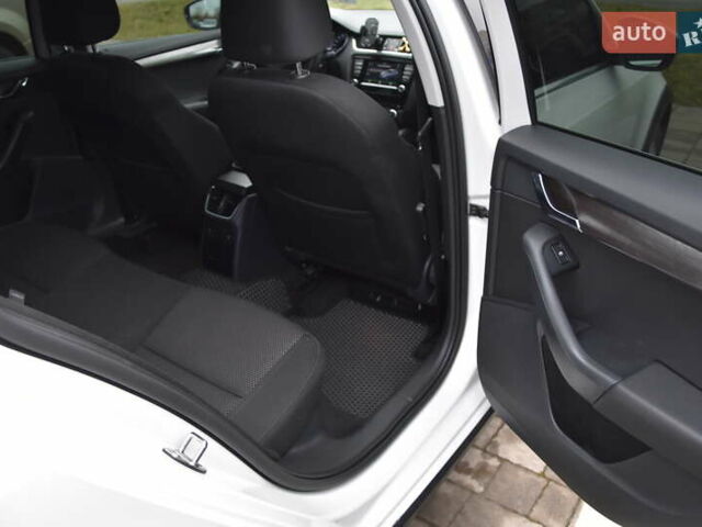 Белый Шкода Октавия, объемом двигателя 1.97 л и пробегом 246 тыс. км за 18300 $, фото 22 на Automoto.ua