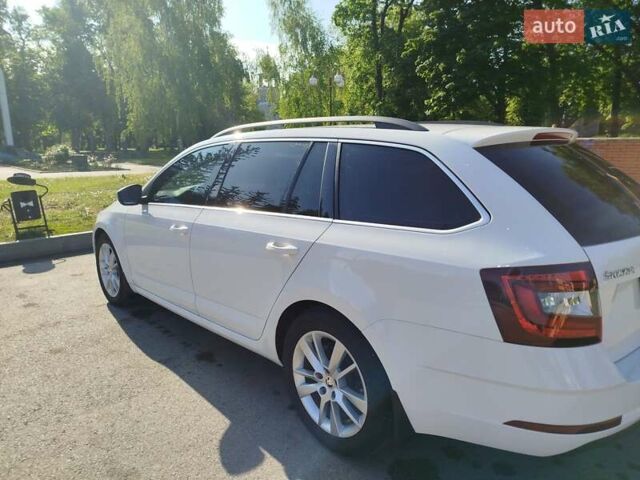 Білий Шкода Октавія, об'ємом двигуна 1.6 л та пробігом 304 тис. км за 11500 $, фото 13 на Automoto.ua
