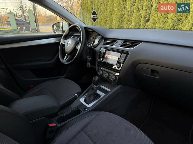 Белый Шкода Октавия, объемом двигателя 2 л и пробегом 183 тыс. км за 14300 $, фото 4 на Automoto.ua