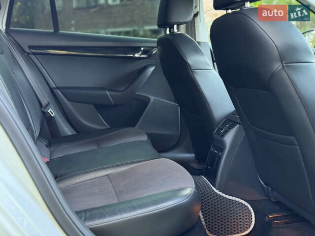 Белый Шкода Октавия, объемом двигателя 2 л и пробегом 223 тыс. км за 14800 $, фото 17 на Automoto.ua