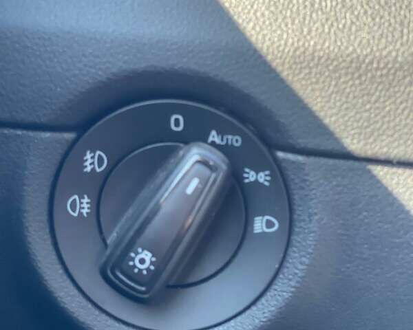 Белый Шкода Октавия, объемом двигателя 2 л и пробегом 220 тыс. км за 16200 $, фото 97 на Automoto.ua