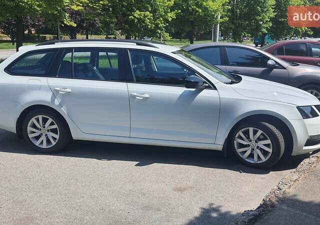 Білий Шкода Октавія, об'ємом двигуна 1.6 л та пробігом 197 тис. км за 14800 $, фото 8 на Automoto.ua