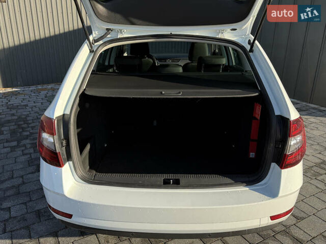Білий Шкода Октавія, об'ємом двигуна 1.97 л та пробігом 250 тис. км за 13300 $, фото 19 на Automoto.ua