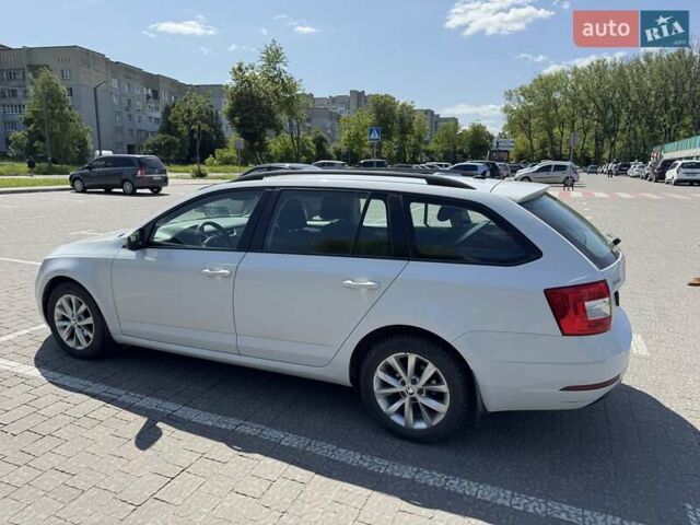 Белый Шкода Октавия, объемом двигателя 1.6 л и пробегом 260 тыс. км за 12800 $, фото 7 на Automoto.ua