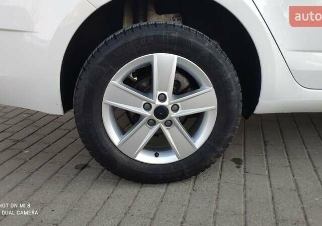 Белый Шкода Октавия, объемом двигателя 1.6 л и пробегом 219 тыс. км за 12800 $, фото 23 на Automoto.ua