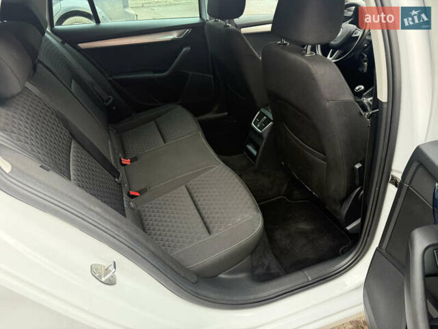 Белый Шкода Октавия, объемом двигателя 1.6 л и пробегом 218 тыс. км за 12950 $, фото 28 на Automoto.ua